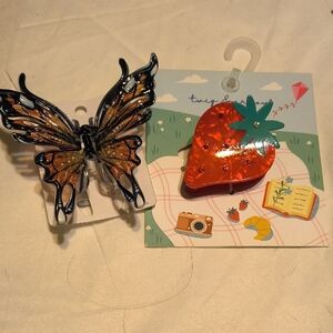 2 NIP Hair Claw Clasp